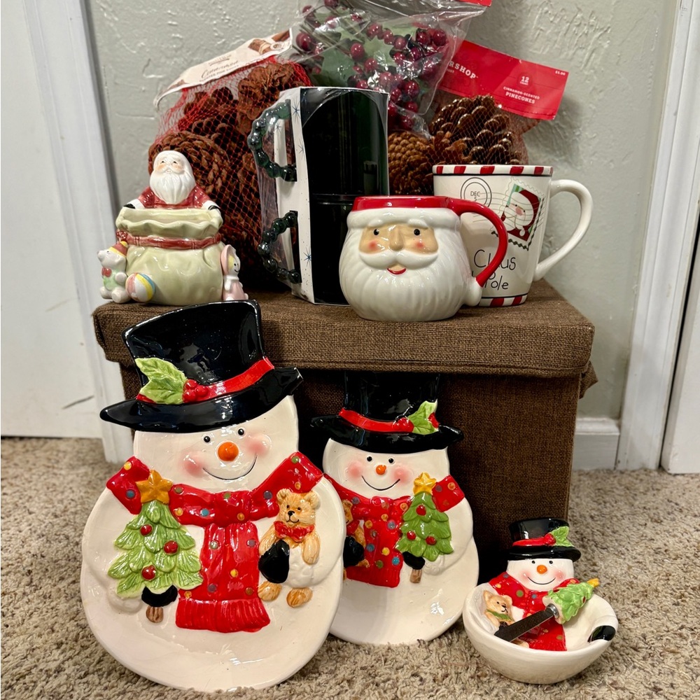 Wondershop Red and Green Holiday Decor Snowman Set